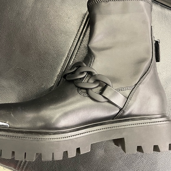 Aldo Chunky Combat Boots with Chain Accessory - Valedar Style - NWT - Picture 7 of 7